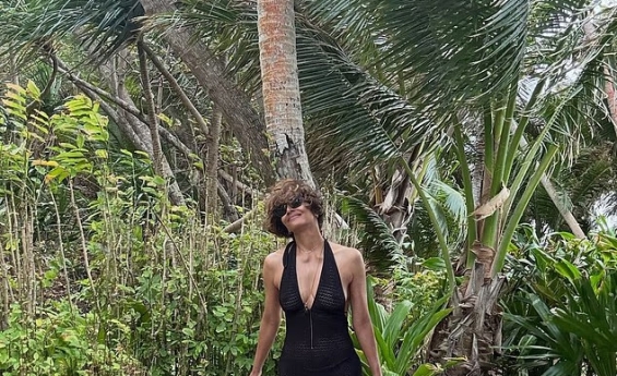 HALLE BERRY LOOKS HALF HER AGE AS SHE SAYS '60, HERE I COME' 