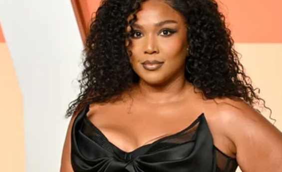 LIZZO SAYS SHE'S GAINED 20 POUNDS AND IS "USED TO FLUCTUATING"