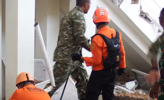 POWERFUL 7.7-MAGNITUDE EARTHQUAKE KILLS AT LEAST 38 IN INDONESIA