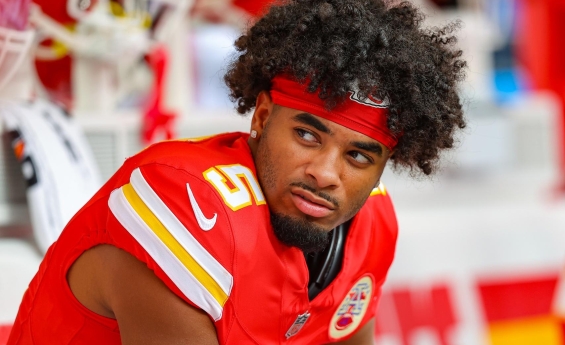 CHIEFS ROOKIE MANSOOR DELANE AMAZED BY TRAVIS KELCE'S ‘AURA’ IN MIC’D MOMENT 