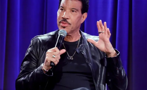 LIONEL RICHIE REMAINS HOSPITALIZED AS NEW DETAILS ABOUT HEALTH EMERGE