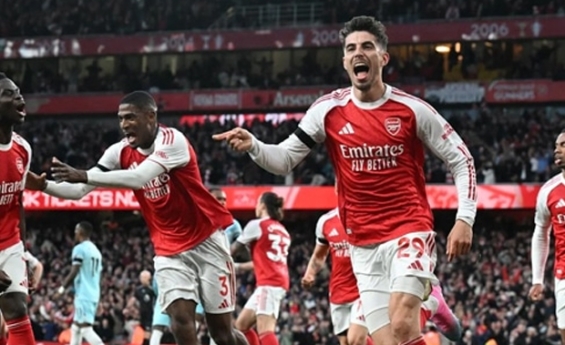 ARSENAL WIN THE PREMIER LEAGUE TITLE AFTER 22 YEARS