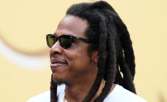 JAY-Z SAYS FANS 'CAN FEEL ' INAUTHENTICITY WHEN OLDER ARTISTS MAKE 'YOUNG MUSIC,' PRAISES CLIPSE 