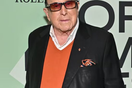 CLIVE DAVIS, WHO SIGNED WHITNEY HOUSTON, DIES AT 94
